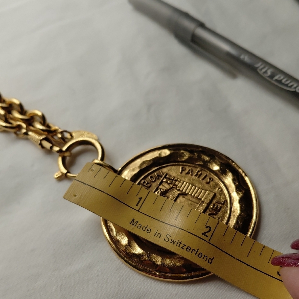 CHANEL Vintage 31 Rue Cambon Goldplated Medallion Necklace - Picture 7 of 9